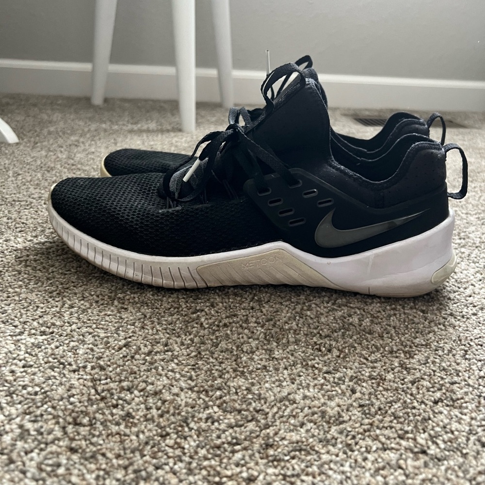 Nike Black and White Running Sneakers
